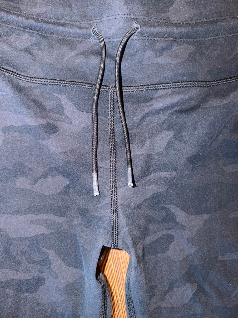 Vuori Black Camo Daily Form Legging Size Small - Picture 2 of 4